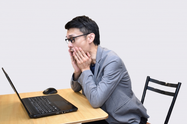 プロテクトが破損して困っている人のイメージ