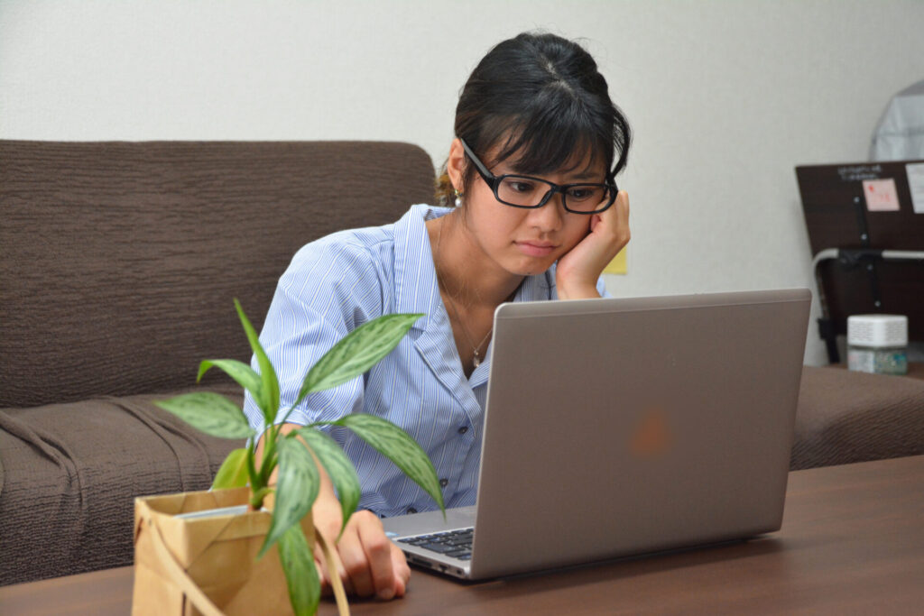 MFC120.DLLがないため～という表示が出てきて、困っている人のイメージ